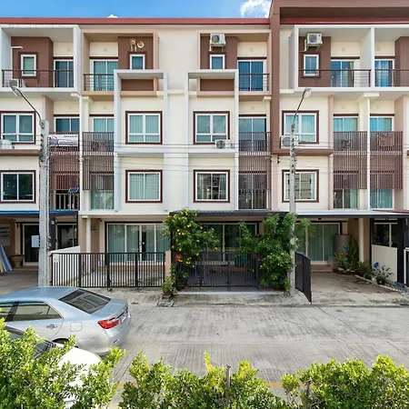 Latkrabangbishome Near Suvarnabhumi Airport ลาดกระบังบิซโฮม Bangkok Exterior photo